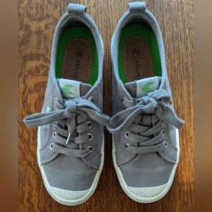 Cariuma OCA low in gray canvas